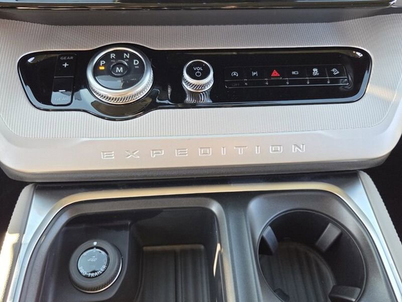 New 2026 Ford Expedition Active image 20