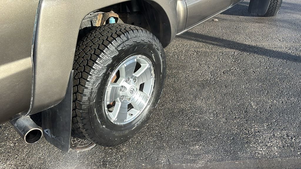 Used 2015 Toyota Tacoma Base image 8