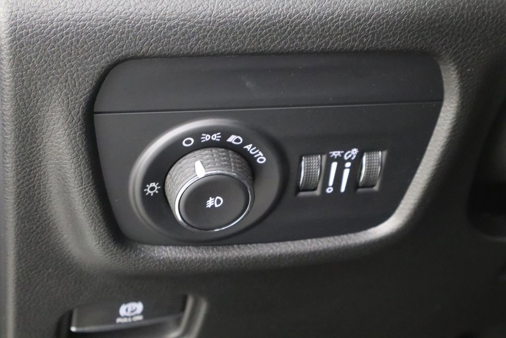 Used 2023 Jeep Grand Cherokee L Limited w/ Black Appearance Package image 24