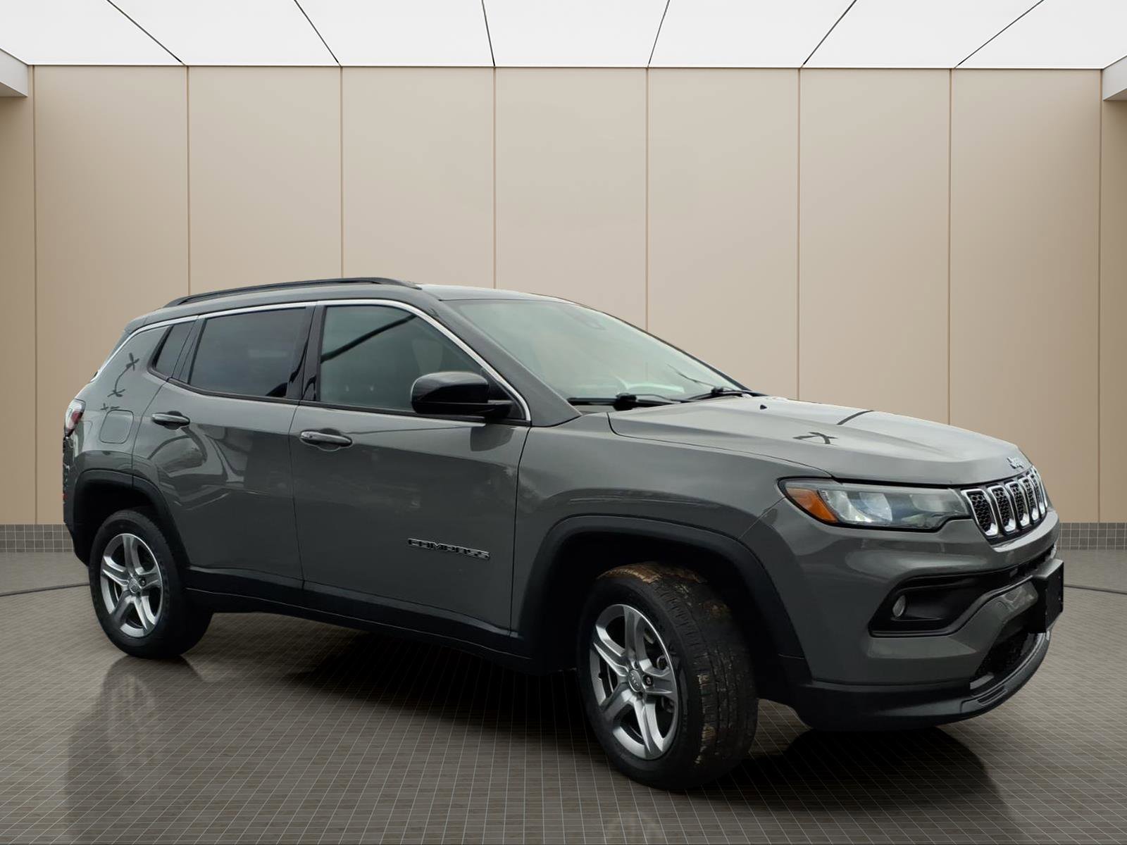 Used 2023 Jeep Compass Latitude image 4