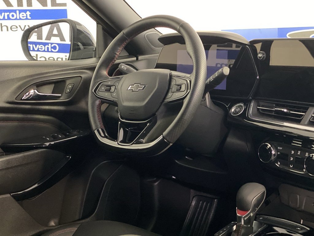 Used 2025 Chevrolet Trax RS w/ Driver Confidence Package FWD image 14