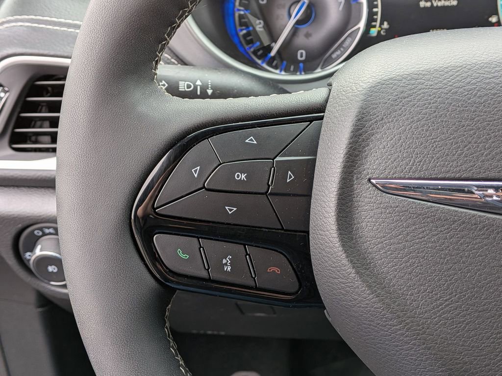 Used 2023 Chrysler Pacifica Touring-L w/ S Appearance Package image 19