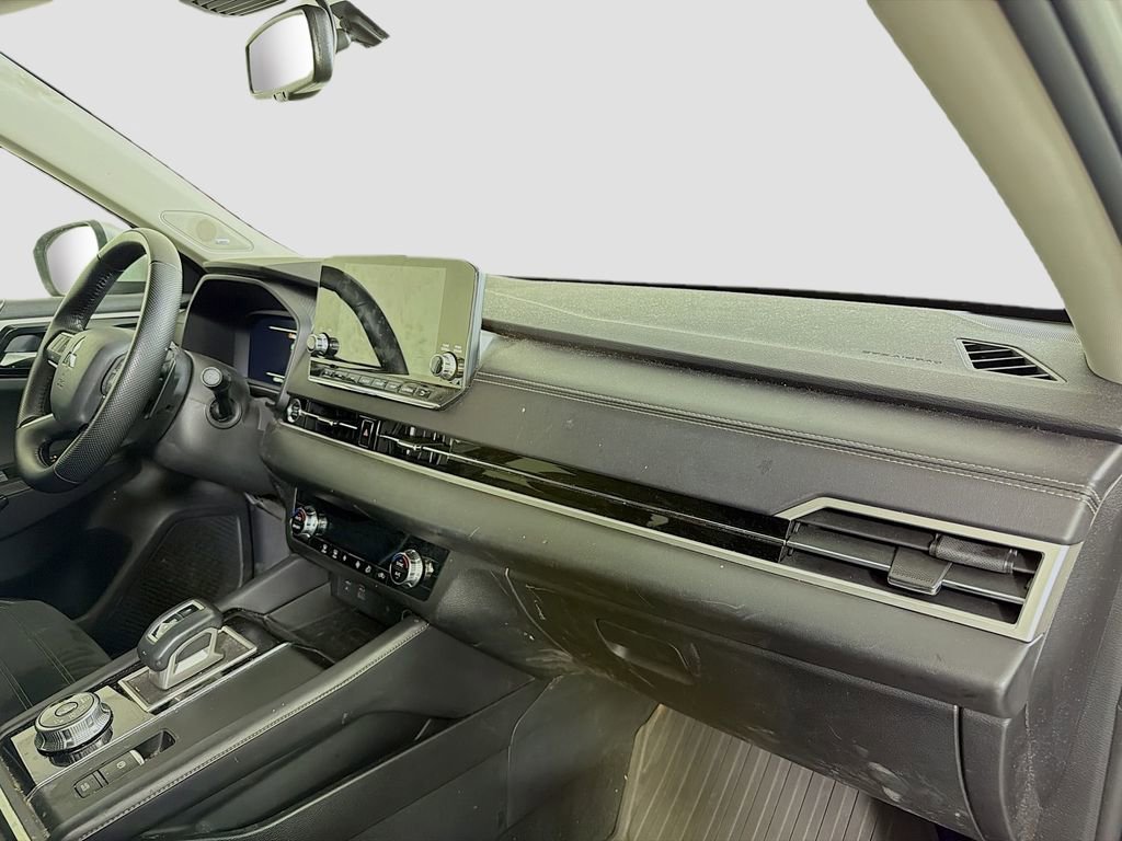 Used 2024 Mitsubishi Outlander SE image 29
