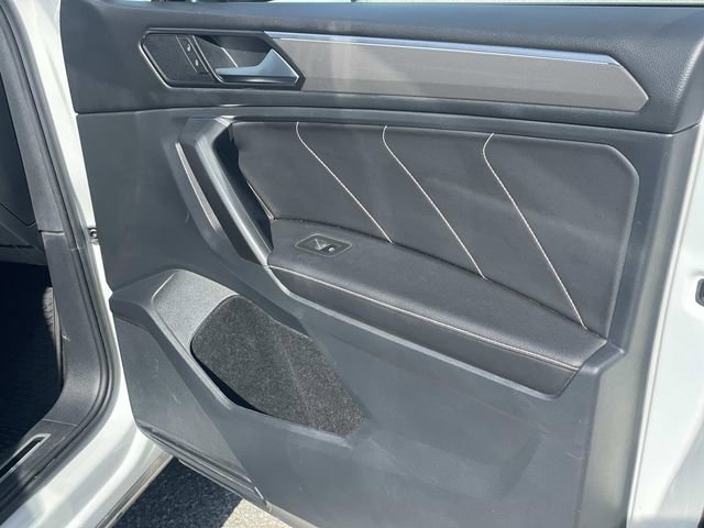 Used 2022 Volkswagen Tiguan SE R-Line image 25