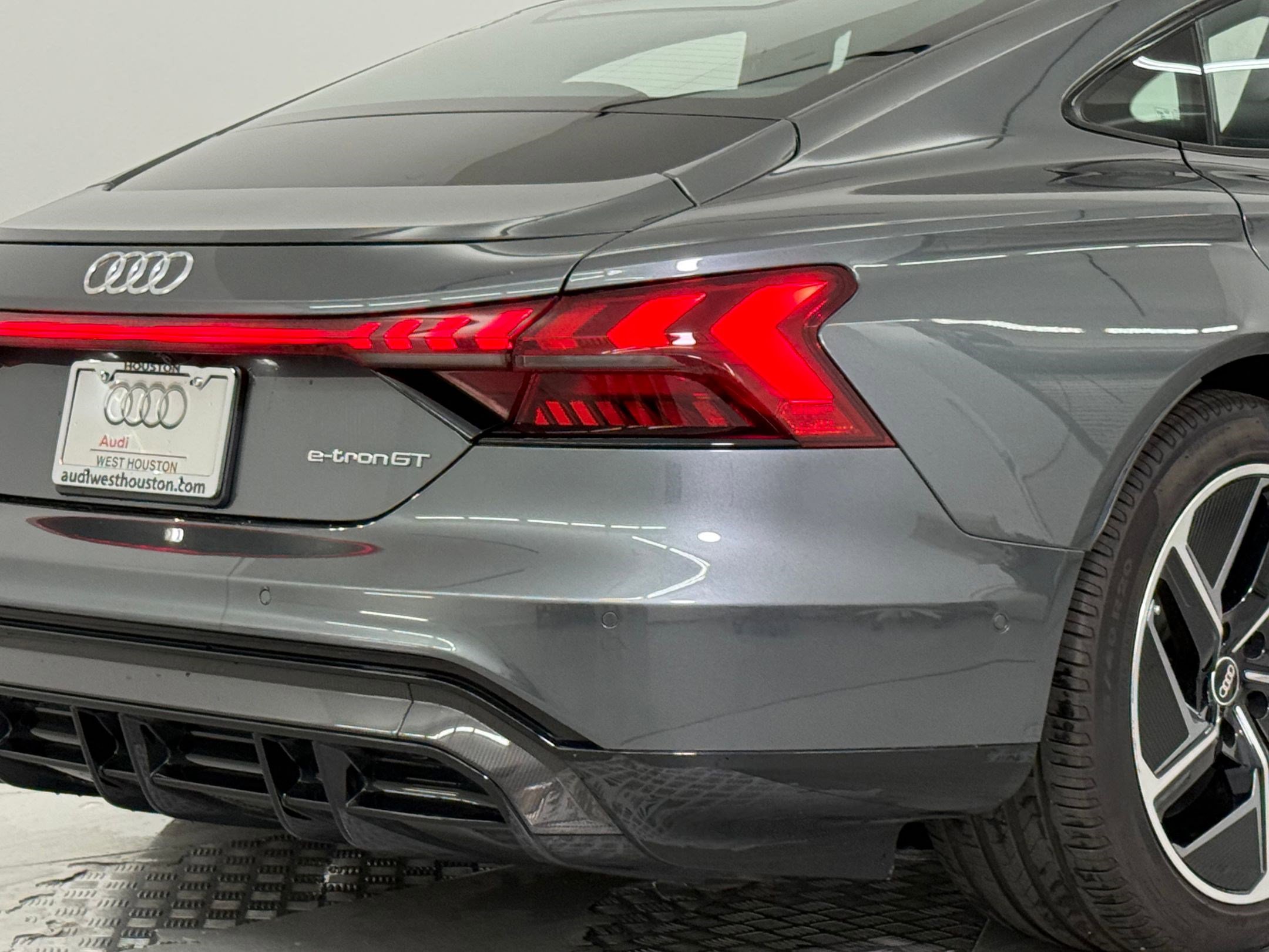 Used 2022 Audi RS e-tron GT image 12