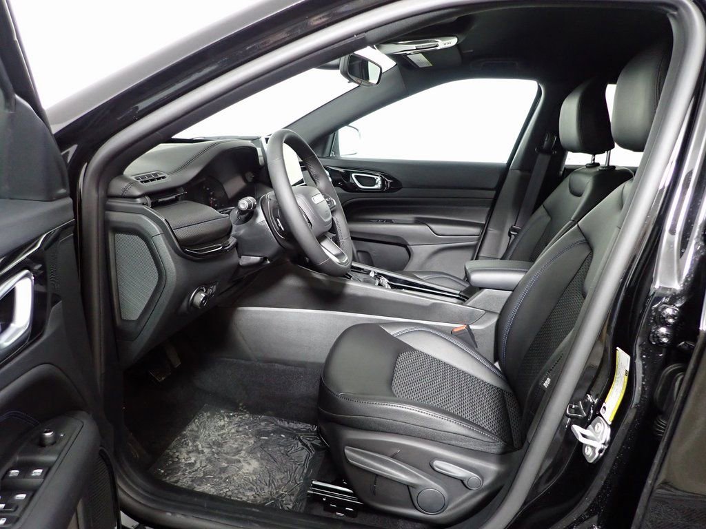 New 2026 Jeep Compass Latitude image 18