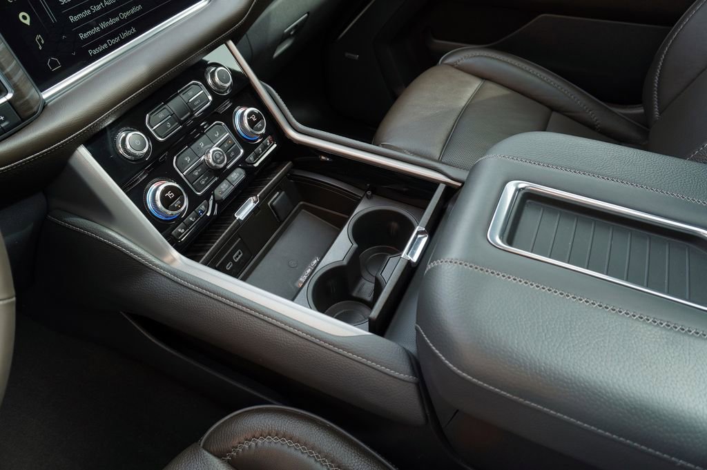 Used 2023 GMC Yukon Denali image 32