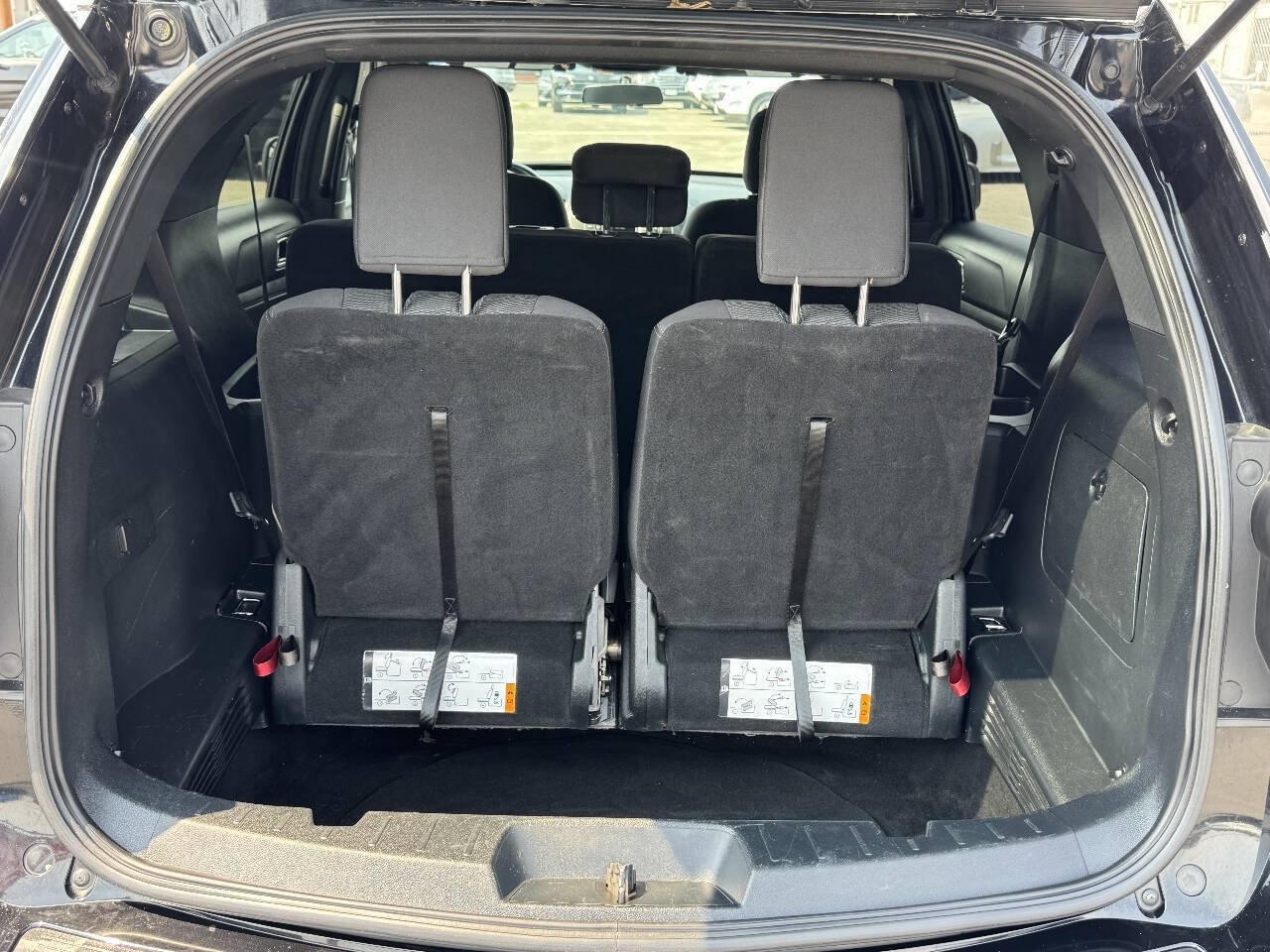 Used 2018 Ford Explorer XLT AWD/4WD image 4