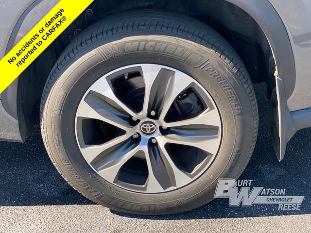 Used 2021 Toyota Highlander XLE AWD/4WD image 18