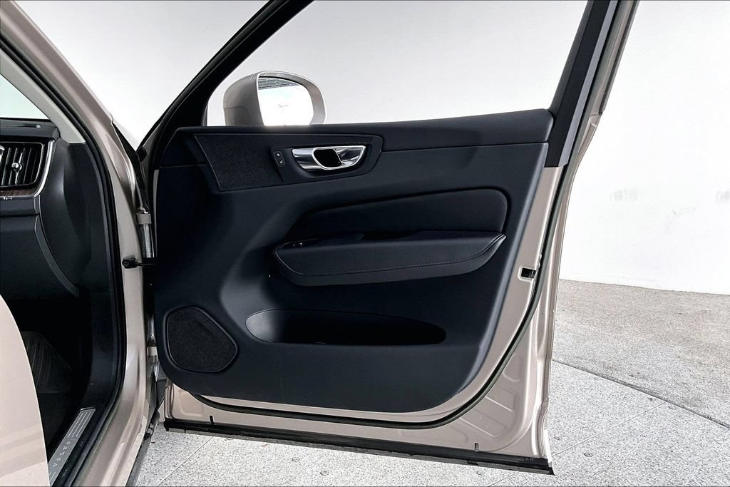 Certified 2023 Volvo XC60 B5 Plus w/ Protection Package Premier FWD image 20