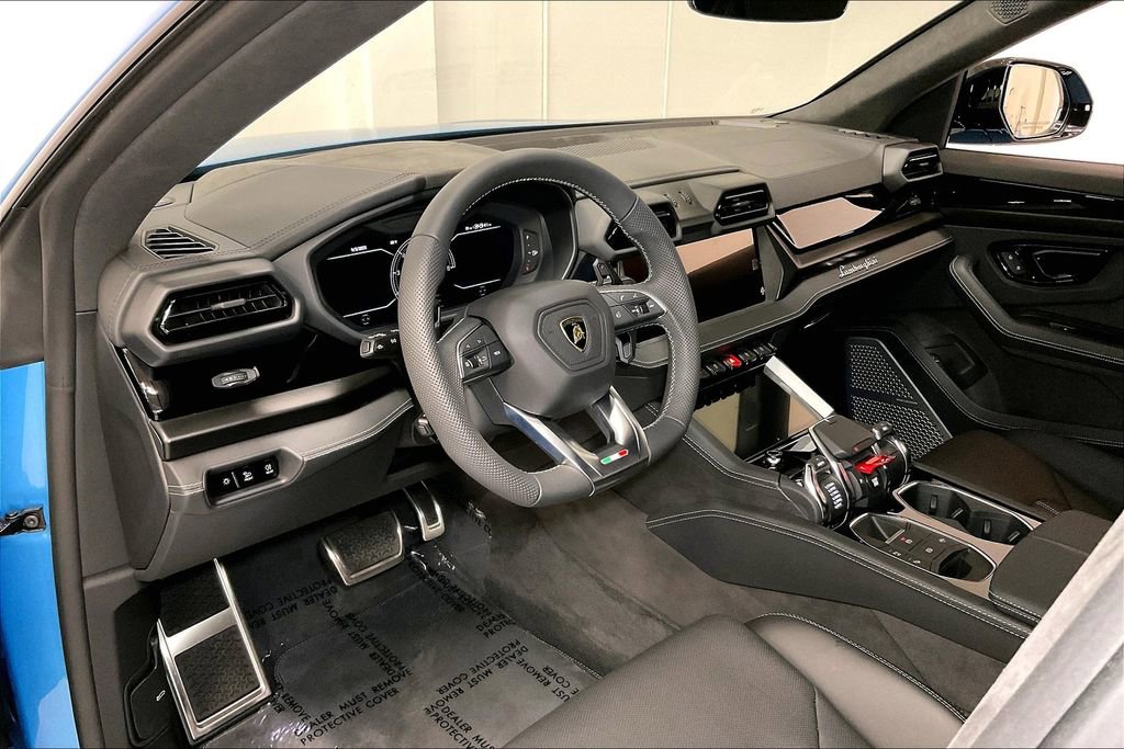 Used 2025 Lamborghini Urus SE image 7