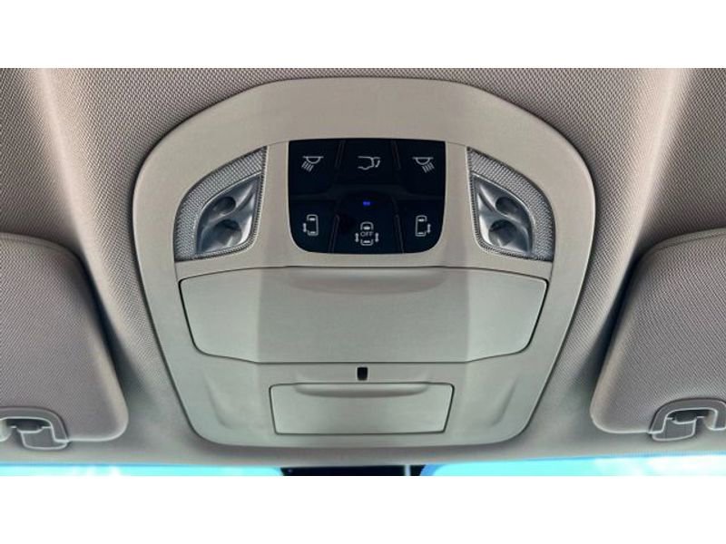 Used 2020 Chrysler Voyager Lxi image 47