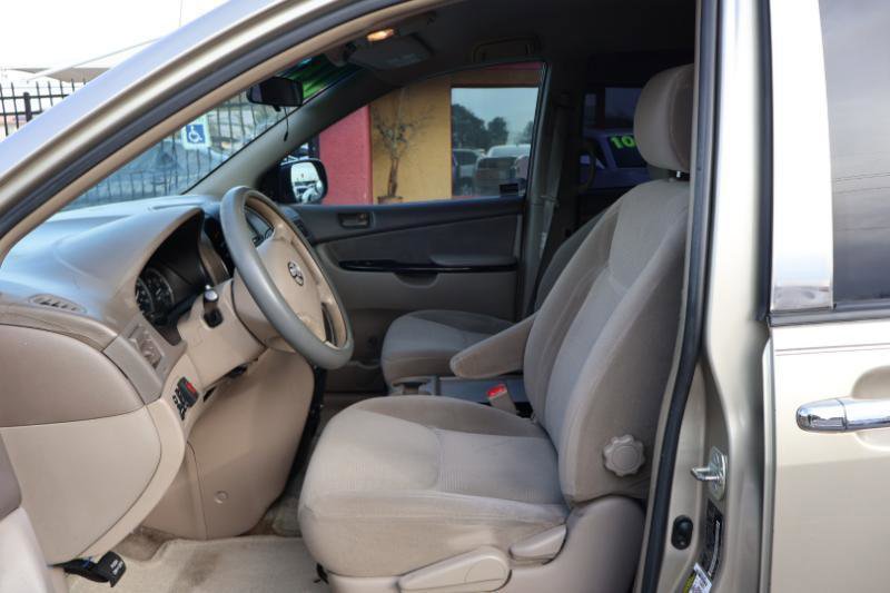 Used 2005 Toyota Sienna LE image 12