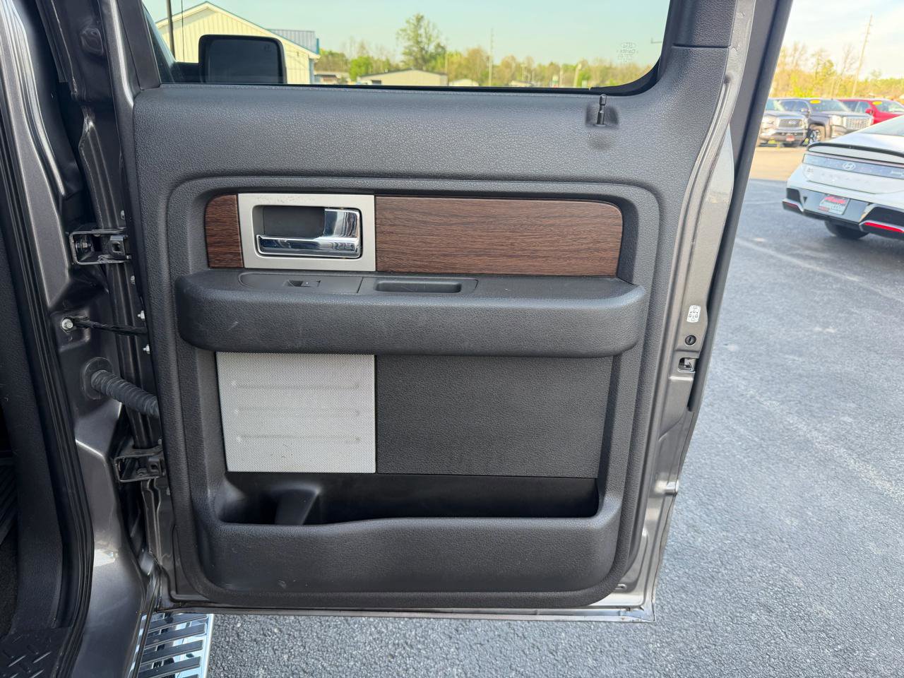 Used 2014 Ford F150 Lariat w/ Equipment Group 502A Luxury AWD/4WD image 18