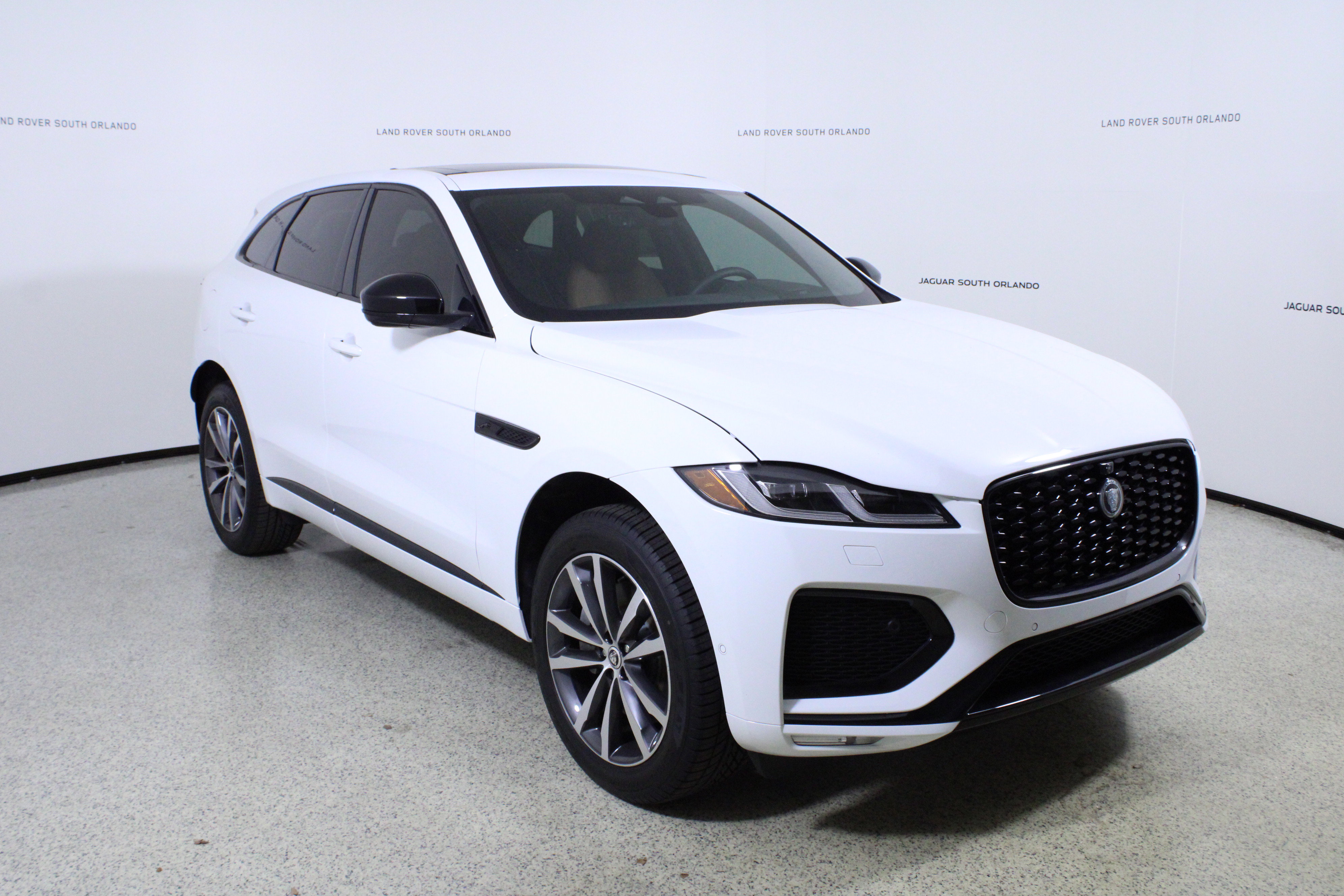 New 2026 Jaguar F-PACE R-Dynamic S image 3