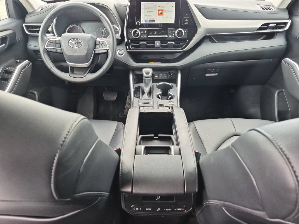 Used 2026 Toyota Highlander XLE AWD/4WD image 13