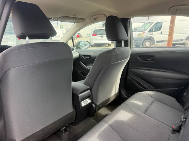 Used 2025 Toyota Corolla LE FWD image 11