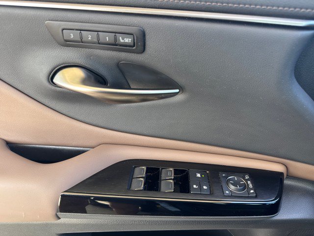 Used 2023 Lexus ES 250 w/ Premium Package AWD/4WD image 9