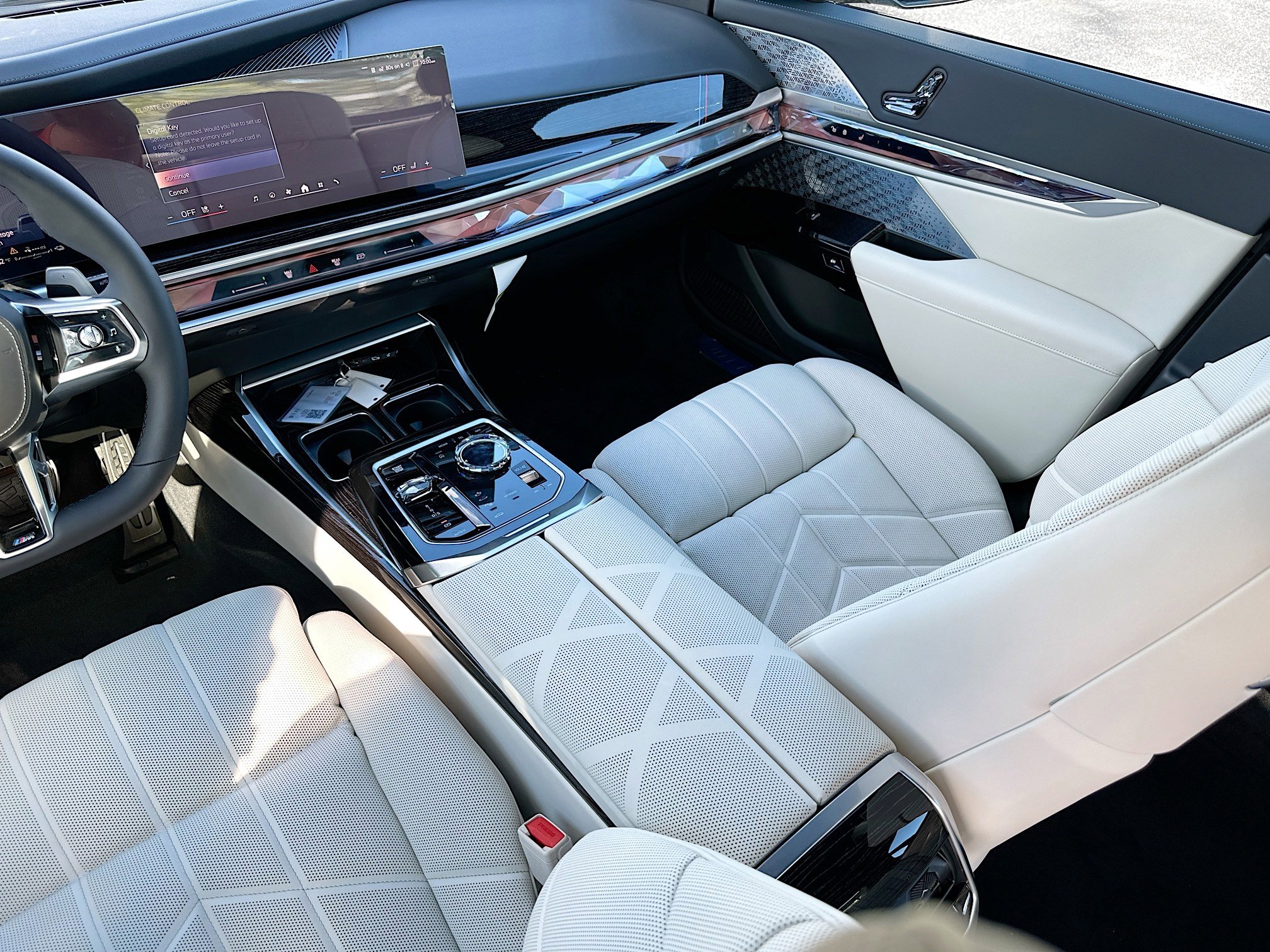New 2026 BMW 750e xDrive w/ Executive Package image 18