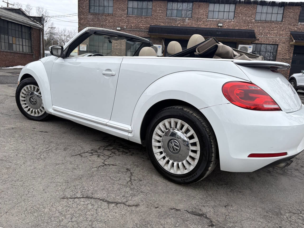 Used 2015 Volkswagen Beetle 1.8T FWD image 4