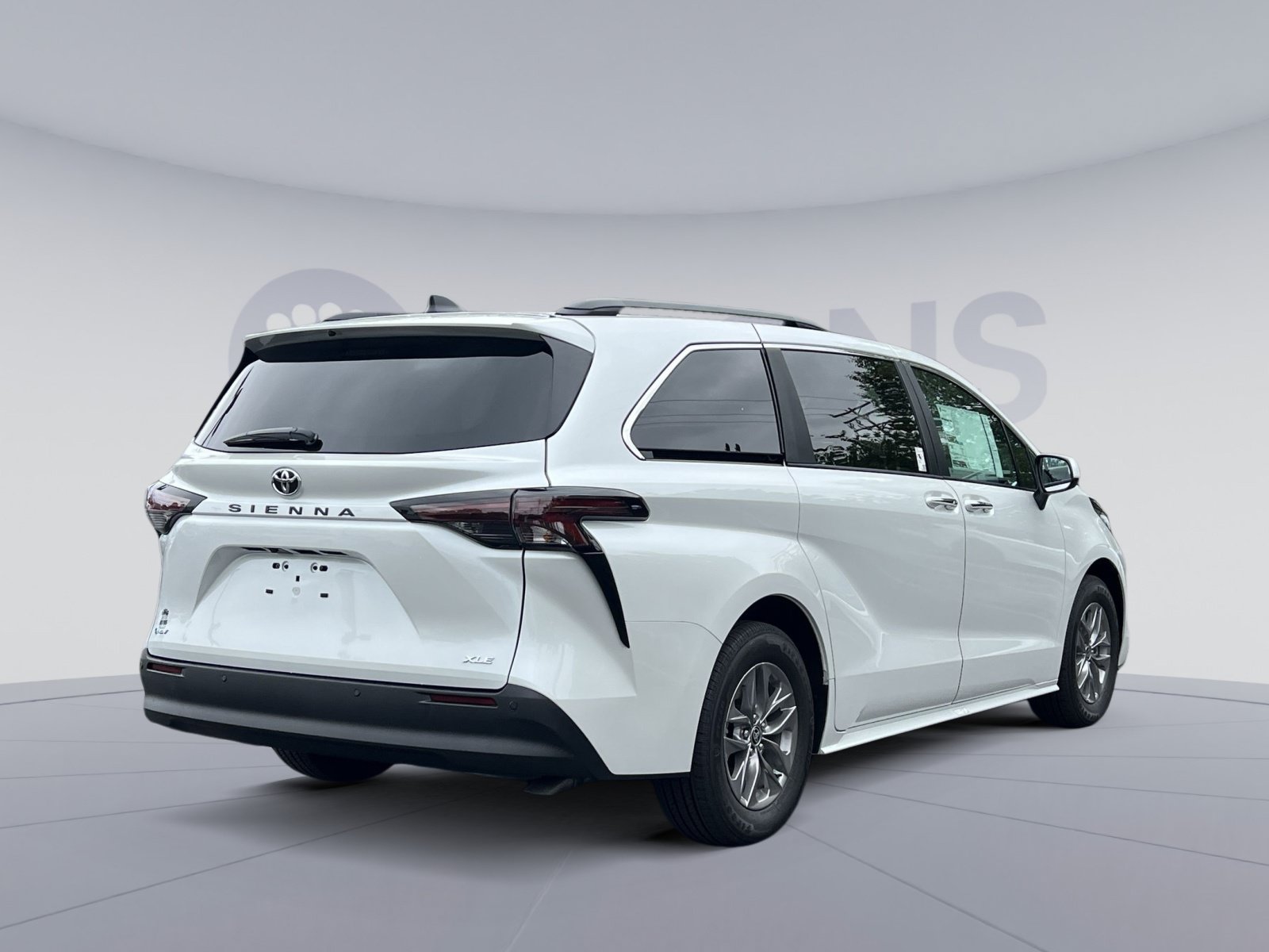 New 2026 Toyota Sienna XLE FWD image 5