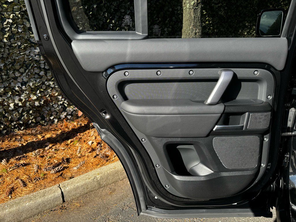 Used 2024 Land Rover Defender 110 V8 image 18