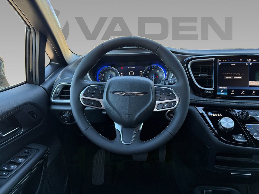 New 2026 Chrysler Pacifica Select image 11