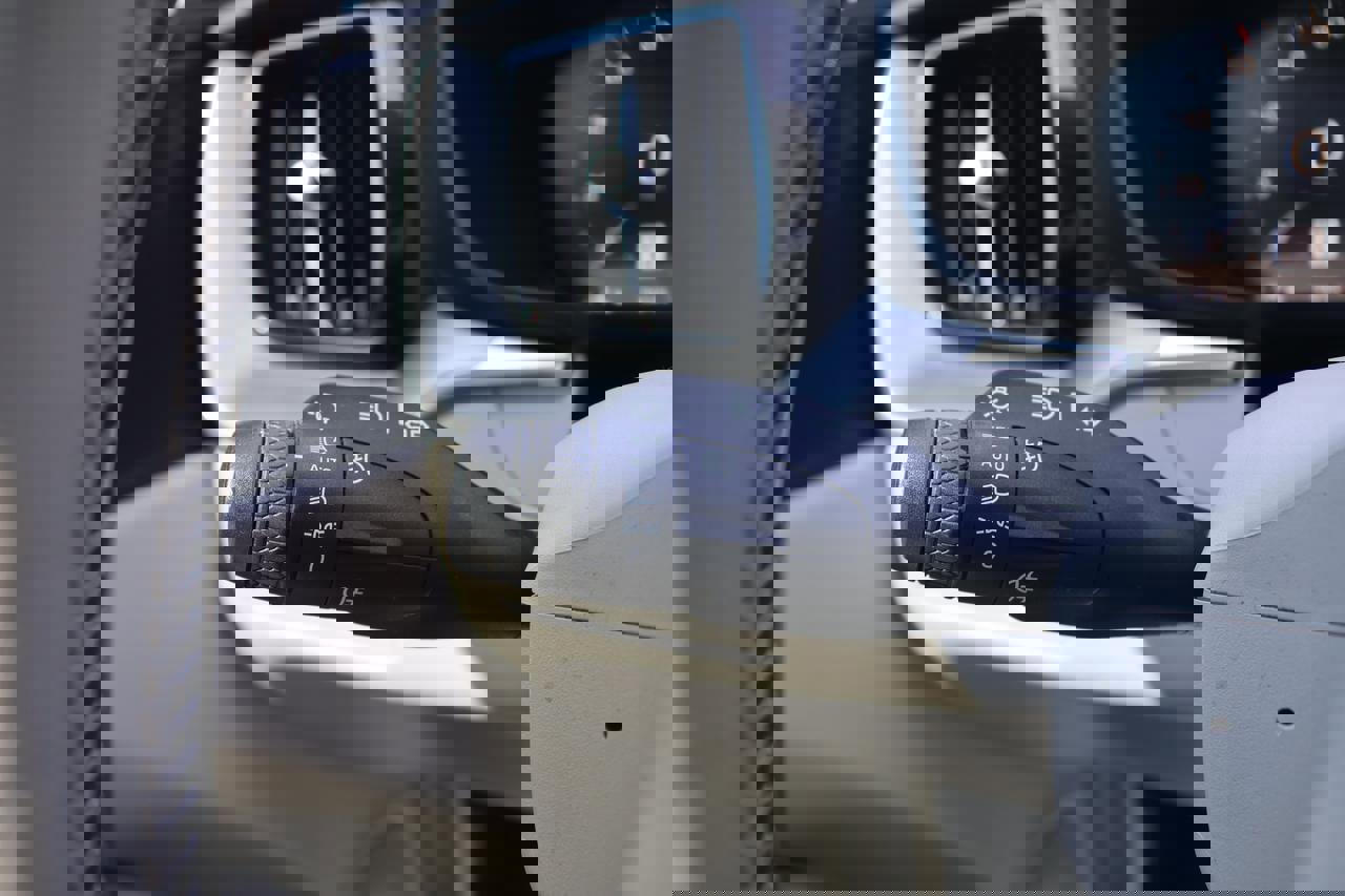 Used 2018 Volvo XC60 T6 Momentum w/ Convenience Package image 26