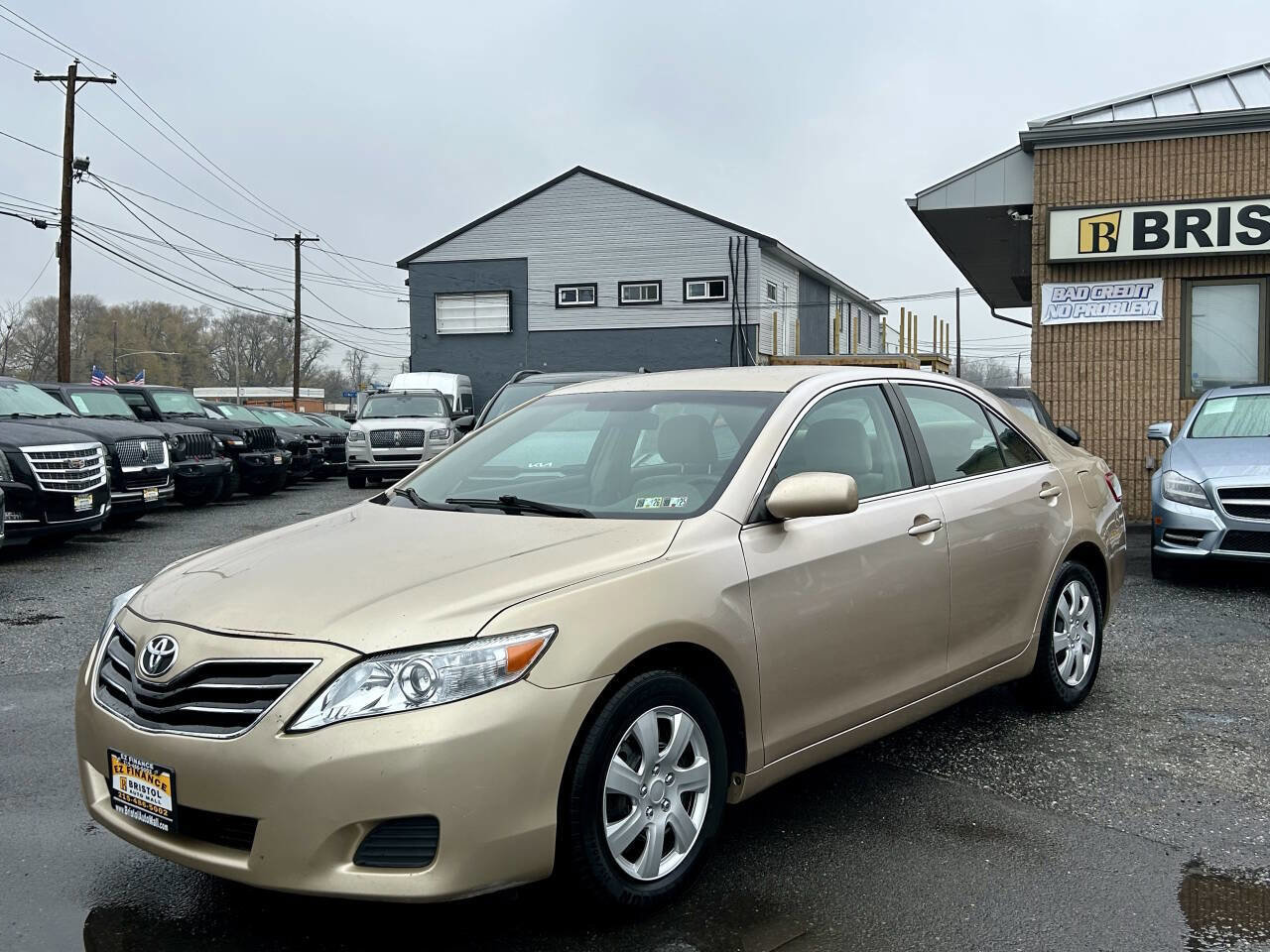 Used 2010 Toyota Camry LE image 1