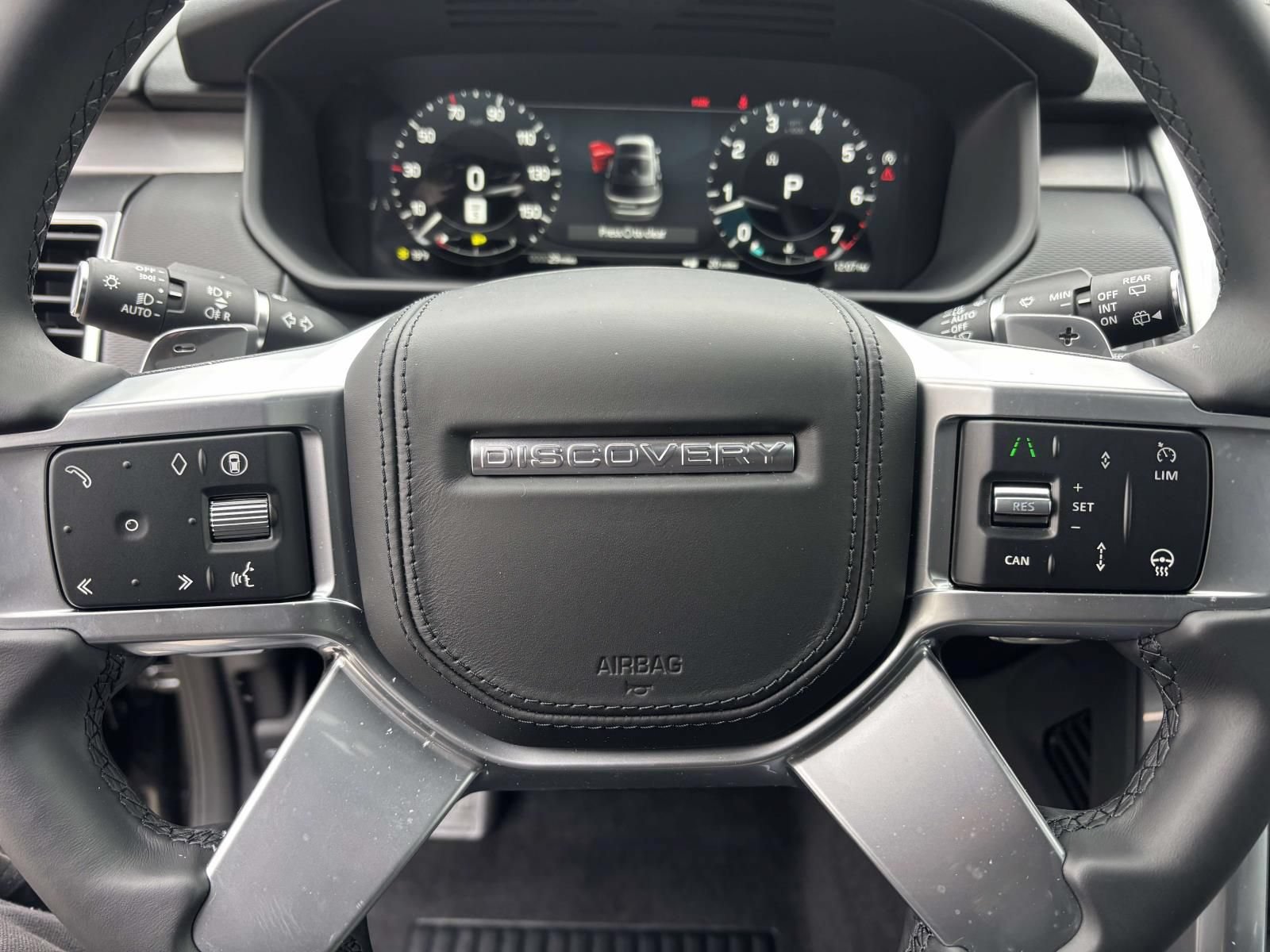 New 2026 Land Rover Discovery Limited Edition AWD/4WD image 15