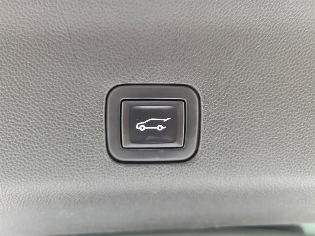 Used 2023 GMC Yukon AT4 w/ AT4 Premium Plus Package image 9