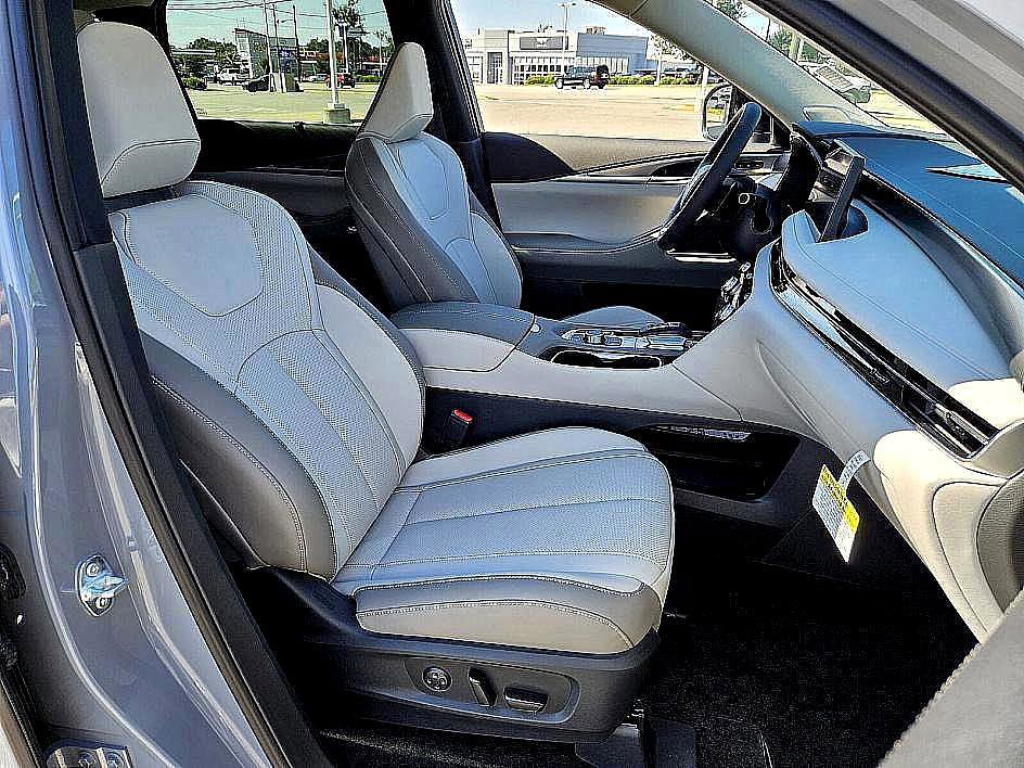 New 2026 INFINITI QX60 Luxe w/ Family Package image 15