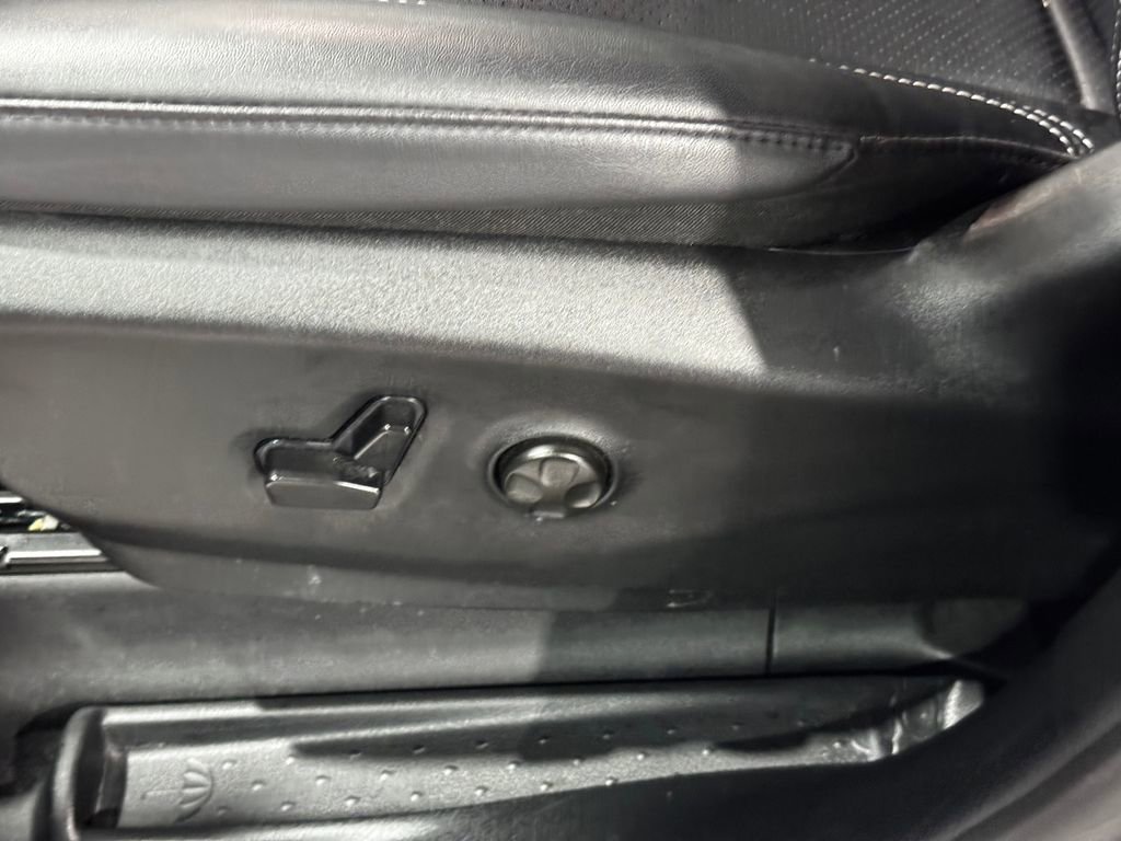 Used 2025 Chrysler Pacifica Select FWD image 18
