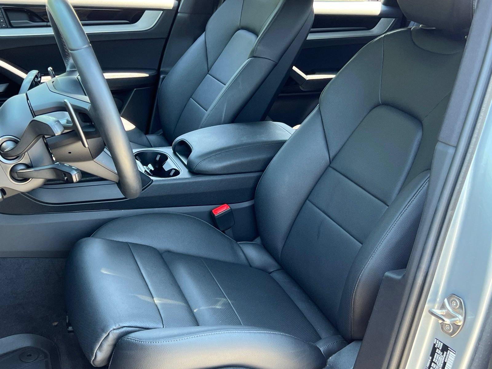Certified 2025 Porsche Cayenne AWD/4WD image 5
