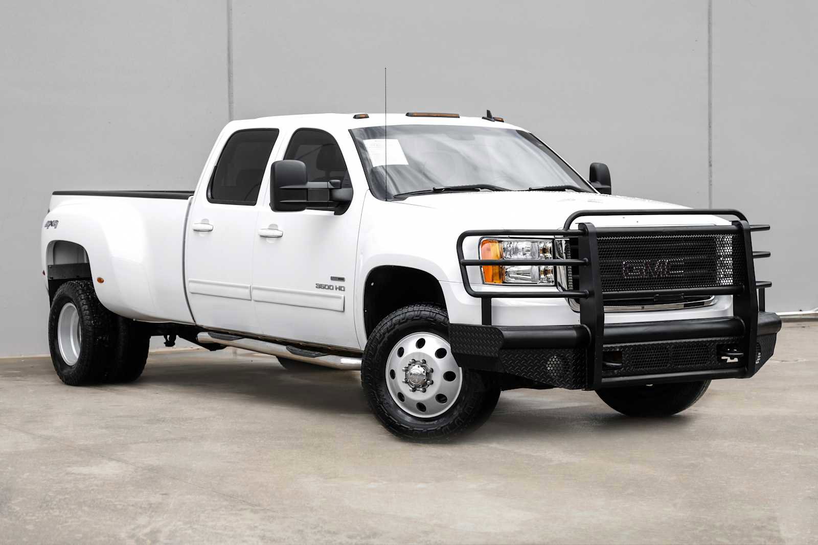 Used 2010 GMC Sierra 3500 SLT w/ SLT Convenience Package image 6