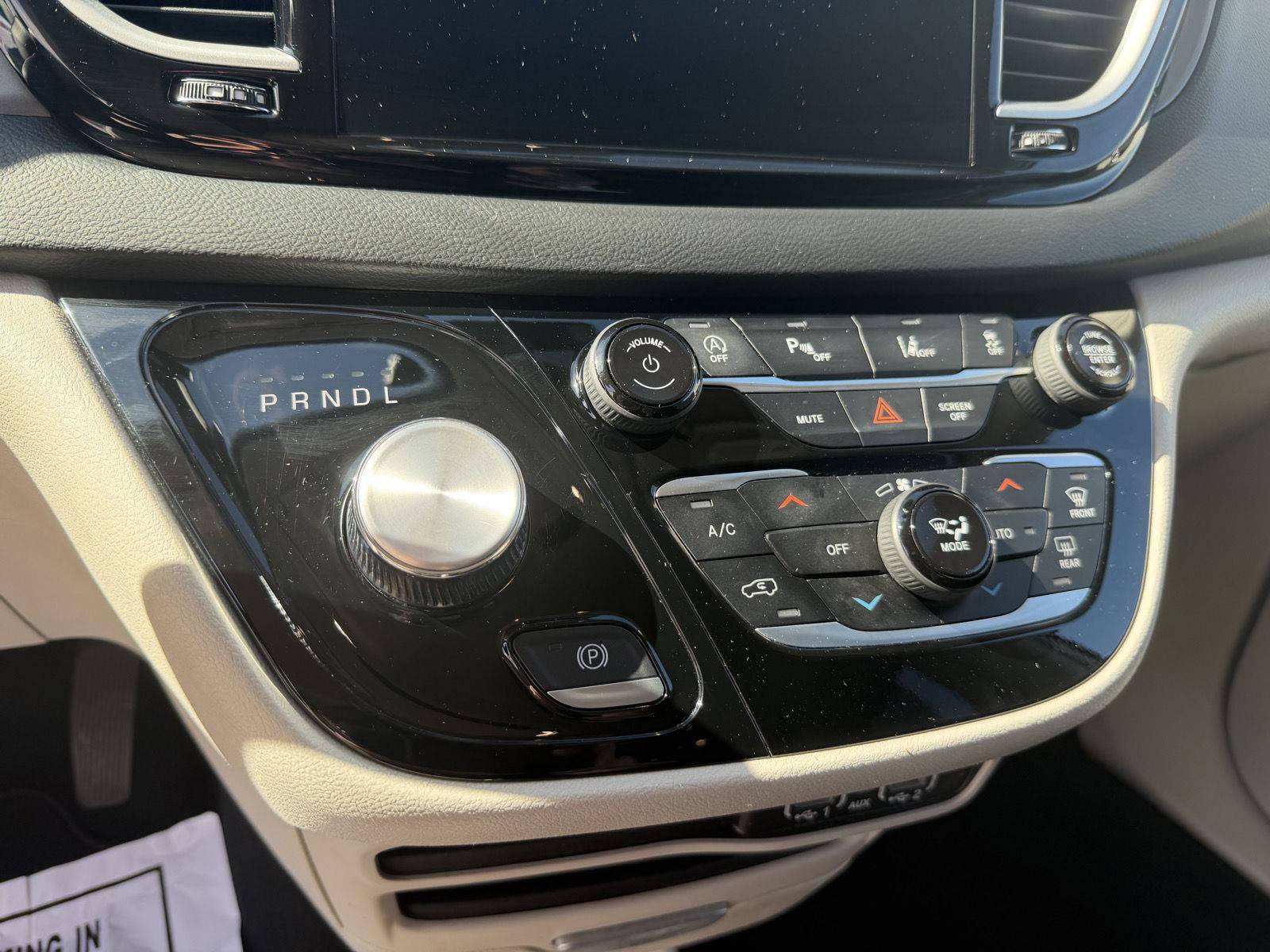 Used 2023 Chrysler Pacifica Touring-L FWD image 24