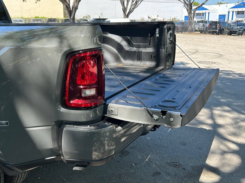 New 2026 RAM 3500 Big Horn AWD/4WD image 33