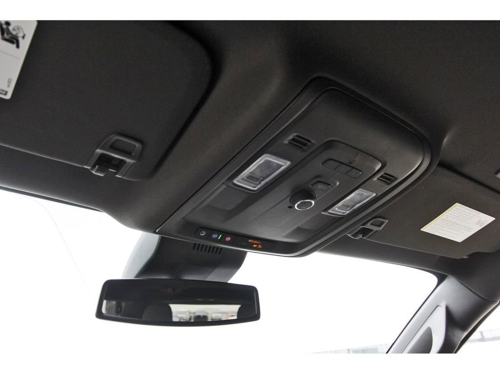 Used 2023 GMC Yukon XL SLT image 26