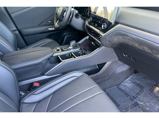 Used 2025 Lexus TX 500h AWD w/ Technology Package image 17