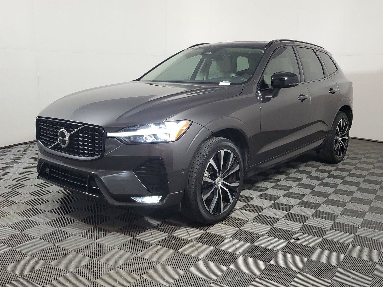 Used 2024 Volvo XC60 B5 Plus w/ Protection Package Premier AWD/4WD image 3