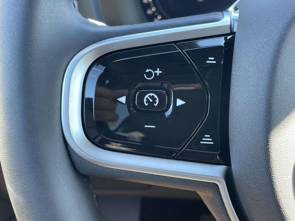 New 2026 Volvo XC90 B6 Core image 11