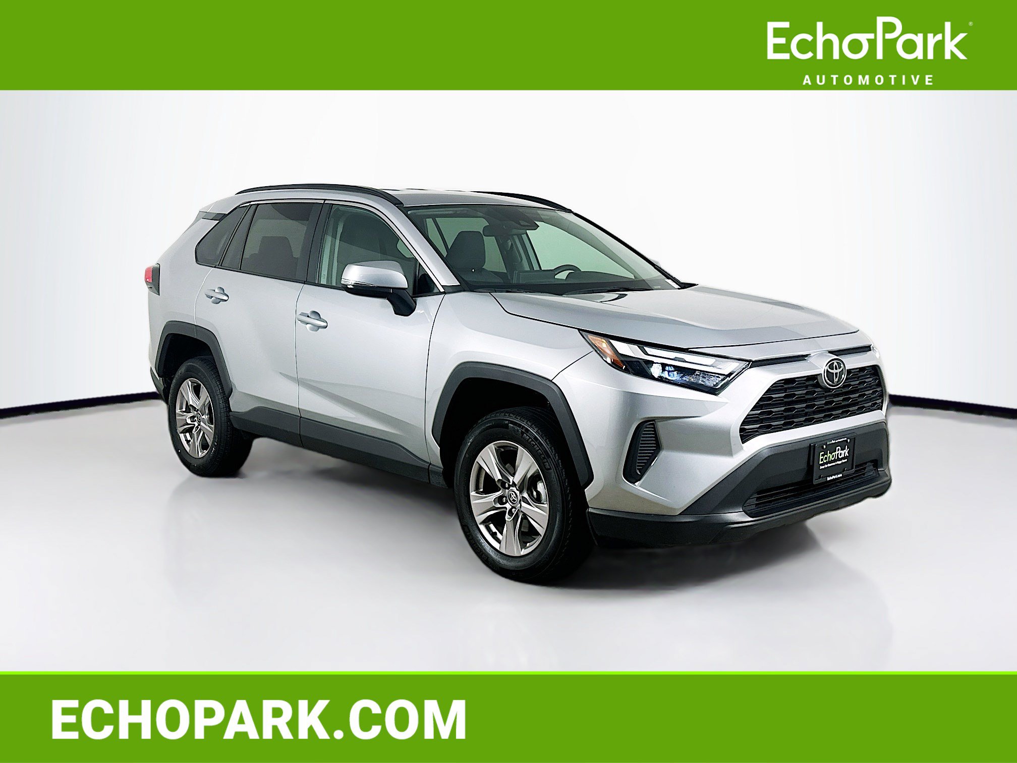 Used 2025 Toyota RAV4 XLE FWD image 1