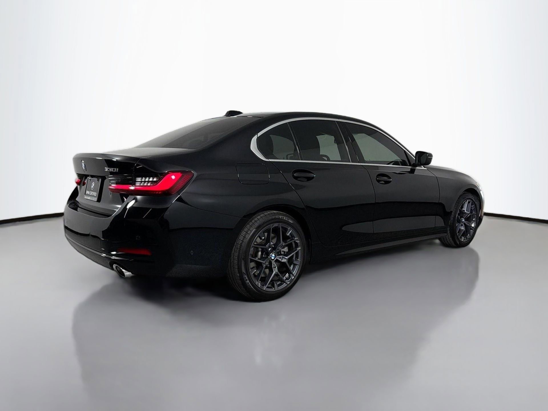 Certified 2025 BMW 330i Sedan w/ Convenience Package image 6