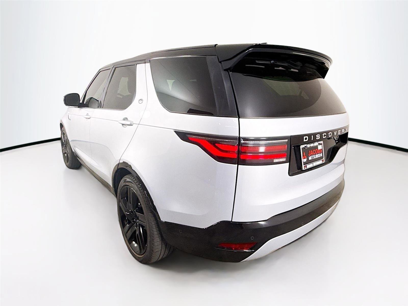 Used 2023 Land Rover Discovery Metropolitan Edition AWD/4WD image 12