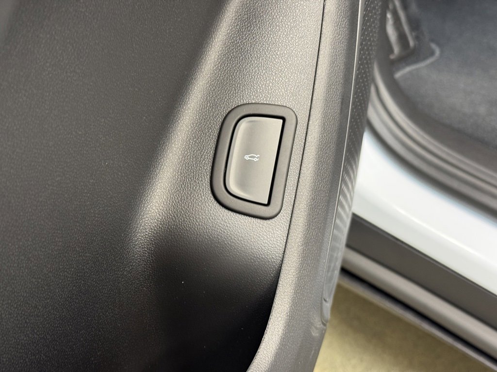 New 2026 Chevrolet Traverse LT w/ Sun and Wheel Package image 11