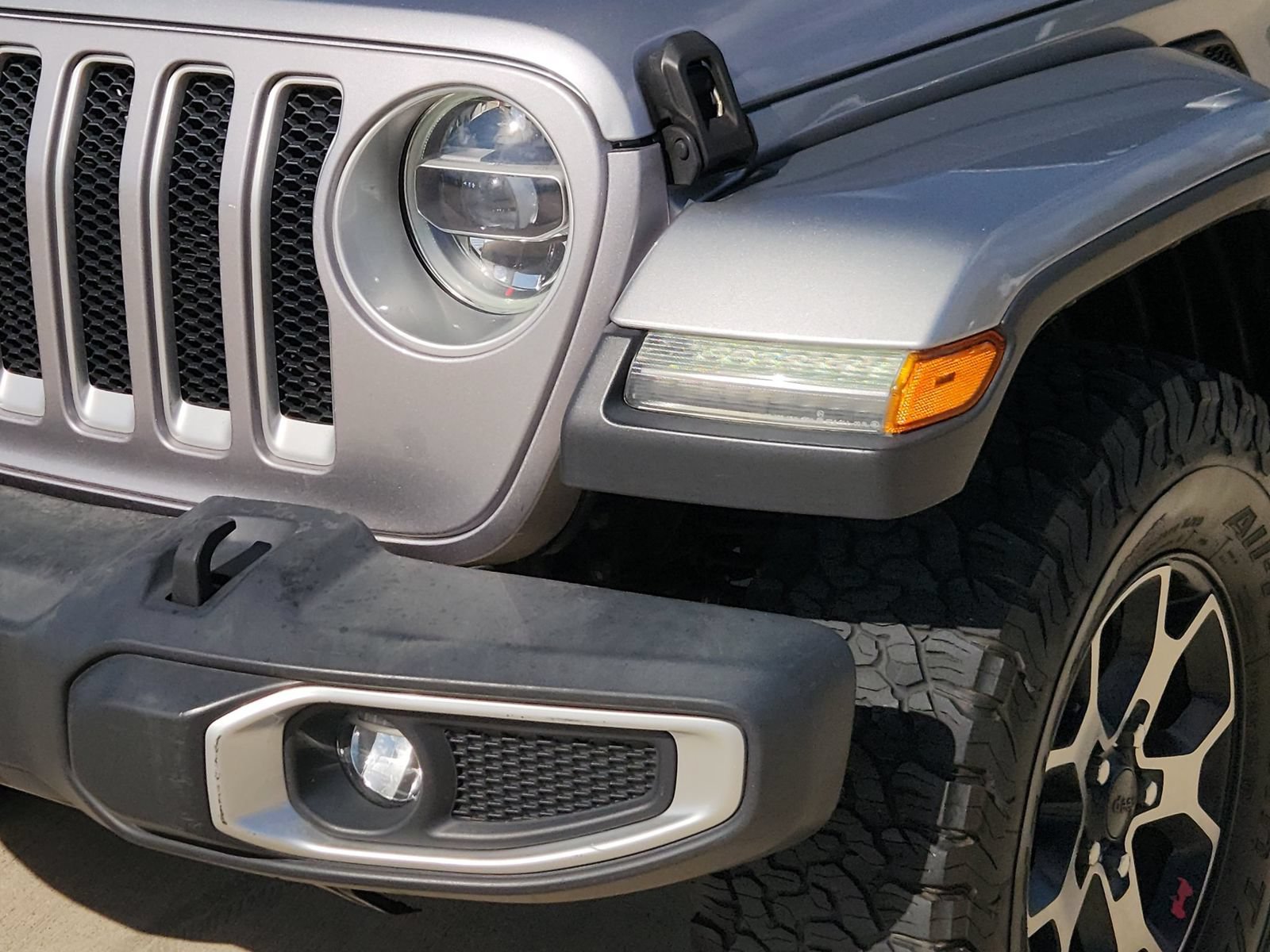 Used 2018 Jeep Wrangler Unlimited Sahara AWD/4WD image 10