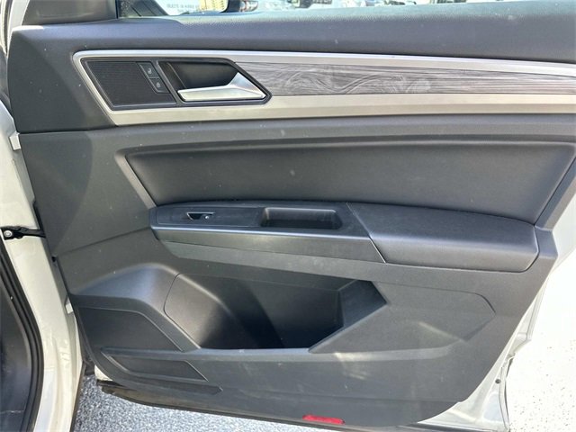 Used 2020 Volkswagen Atlas Cross Sport SE w/ Panoramic Sunroof Package image 8