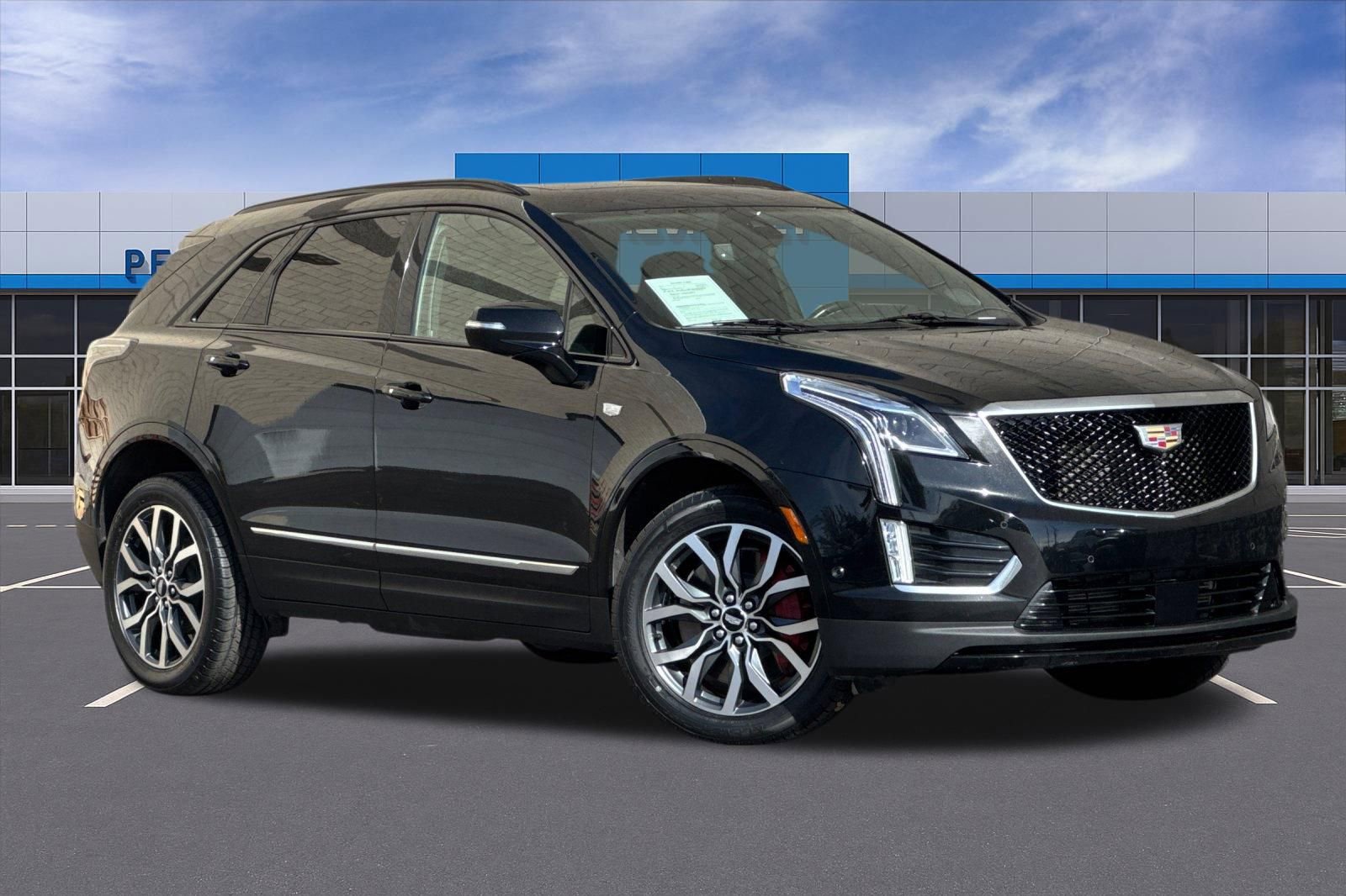 Used 2023 Cadillac XT5 Sportv w/ Platinum Package AWD/4WD image 2