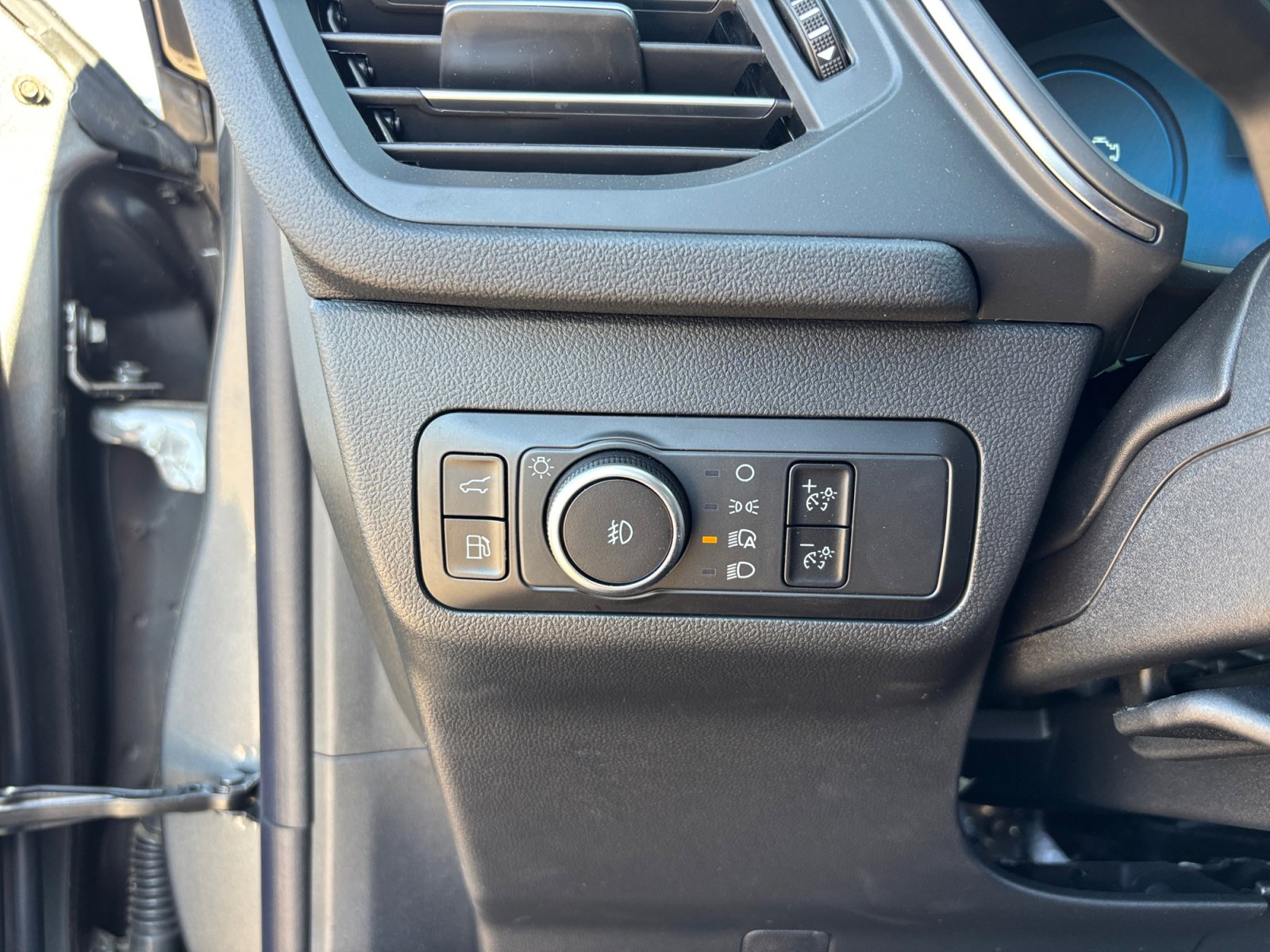New 2025 Ford Escape SE w/ PHEV Premium Package FWD image 14