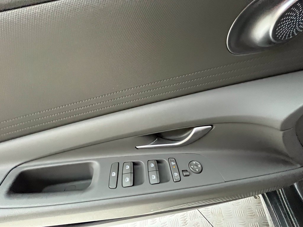 Used 2025 Hyundai Elantra Hybrid FWD image 31